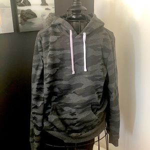 Wore once .. I am way to warm of a person . My loss .. sweatshirt black camo .